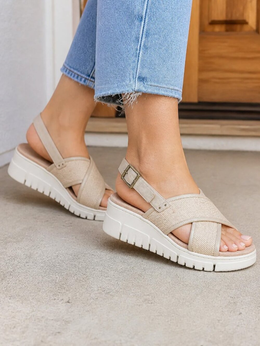 Vionic Neutral Beige Crisscross Slingback Platform Sandals
